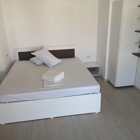Studio Lake Boutique Mamaia