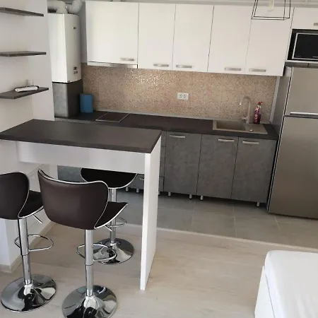 Studio Lake Boutique Mamaia